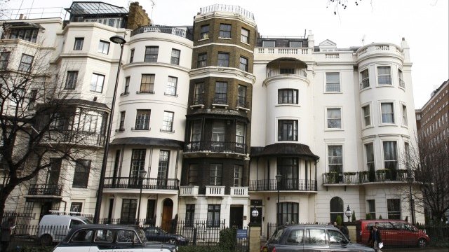 <p>
	През 2014 г. най-добрите имоти в района ще достигнат цени от над 53 000 паунда/кв. м. <em>Снимка: Ройтерс</em></p>
