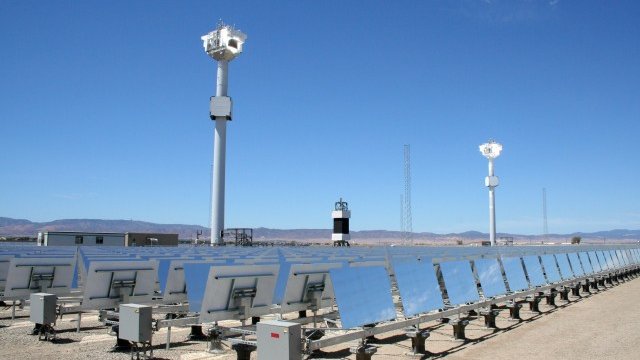 <p>
	Соларна електростанция в Калифорния, Снимка: <em>Ройтерс</em></p>
