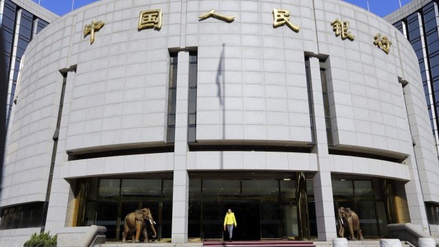 <p>
	Сградата на Централната банка на Китай. <em>Снимка: Ройтерс</em></p>
