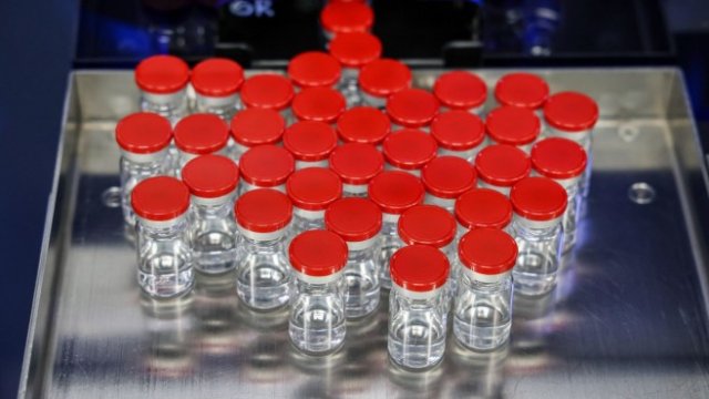 Фаучи е склонен на по-кратки срокове за реимунизационния план
