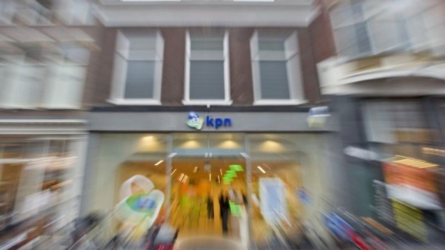 <p>
	Акционерите в телекомуникационната компания вероятно ще предпочетат офертата на America Movil пред тази на испанската Telefonica. <em>Снимка: Ройтерс</em></p>
