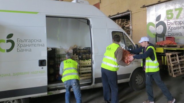 <div>
	Tоварене от склада на БХБ. <em>Снимка: БХБ</em></div>
