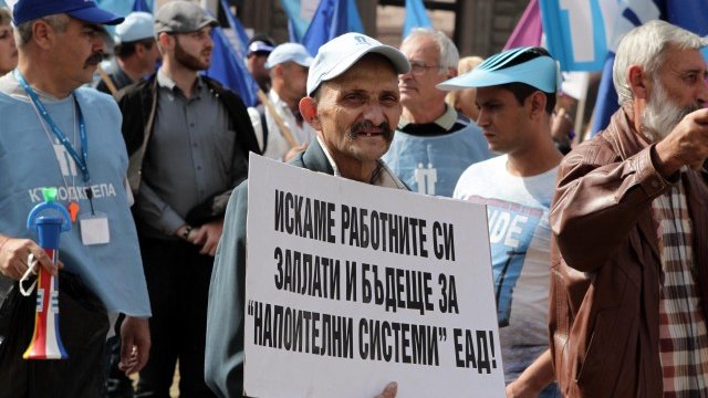 <p>
	Работниците от &bdquo;Напоителни системи&rdquo; ЕАД започнаха протести през септември. <em>Снимка: БТА</em></p>
