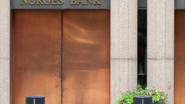 <p>
	Сградата на Норвежката централна банка в Осло.&nbsp;<em>Снимка: Архив Ройтерс</em></p>
