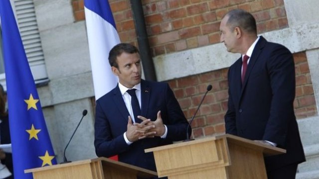 <p>
	<em>Президентът на Франция Еманюел Макрон и президентът на България Румен Радев по време на пресконференцията след срещата им. Снимка: Олег Попов, Investor Media Group</em></p>
