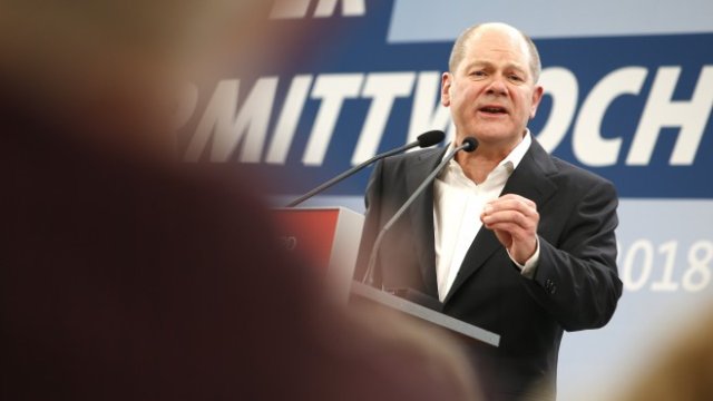 <p>
	Временно изпълняващият длъжността лидер на ГСДП Олаф Шолц. <em>Снимка: Ройтерс</em></p>
