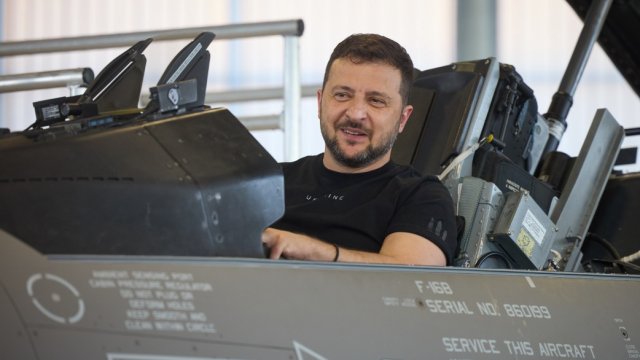 Володимир Зеленски на борда на F-16. Снимка: President.gov.ua