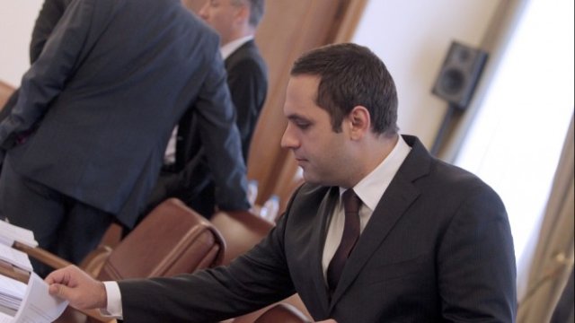 <p>
	Министърът на икономиката Емил Караниколов. <em>Снимка: БТА</em></p>
