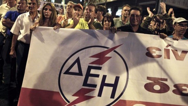 <p>
	Заради стачката беше блокирана работата на десетки електроцентрали. <em>Снимка: Ройтерс</em></p>
