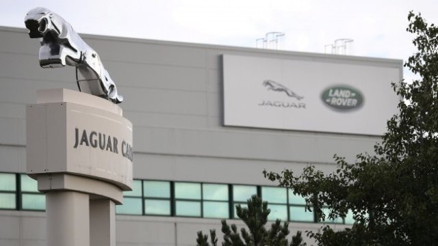 <p>
	Завод на Jaguar Land Rover в Ливърпул. <em>Снимка: Ройтерс</em></p>

