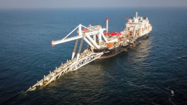 <p>
	<em>Полагането на тръбите на "Северен поток 2". Снимка: "Газпром"</em></p>
