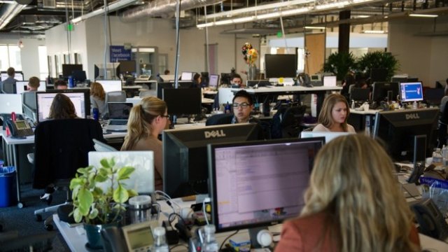 <p>
	Централалата на Facebook.&nbsp;<em>Снимка: David Paul Morris/Bloomberg</em></p>
