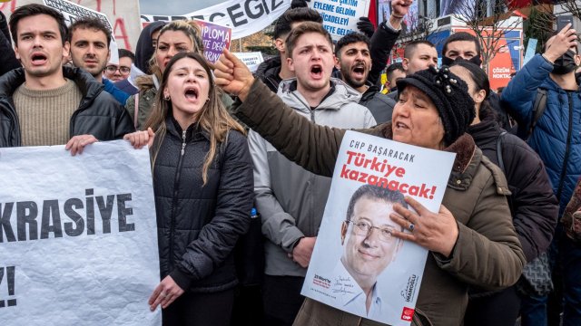 Протест в защита на задържания кмет на Истанбул Екрем Имамоглу. Снимка: Bloomberg LP