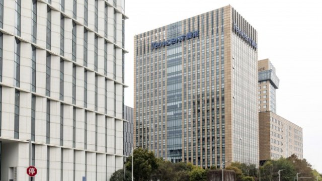 <p>
	Един от централните офиси на Tencent. <em>Снимка:&nbsp;Qilai Shen/Bloomberg</em></p>
