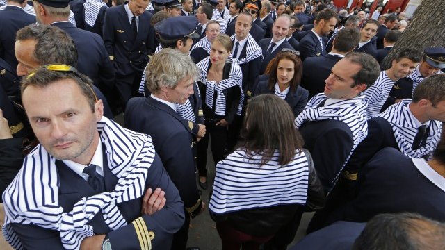 <p>
	Протестите на пилотите и стюардесите на Air France през септември повлияха изключително негативно на компанията. <em>Снимка: архив Ройтерс</em></p>
