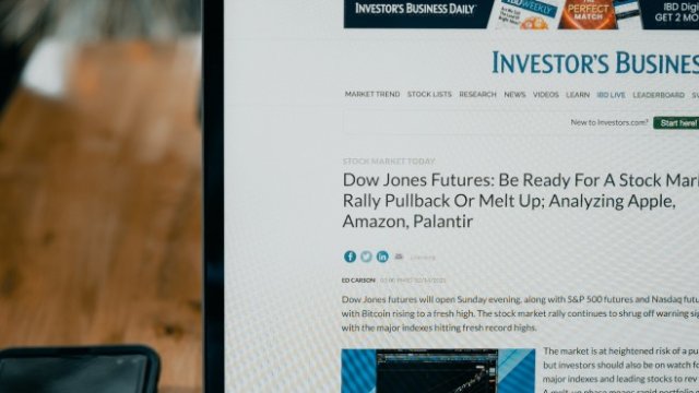 <p>
	<em>Снимка:&nbsp;<a href="https://unsplash.com/@techdailyca?utm_source=unsplash&amp;utm_medium=referral&amp;utm_content=creditCopyText">Tech Dail</a>,&nbsp;<a href="https://unsplash.com/s/photos/economy-news?utm_source=unsplash&amp;utm_medium=referral&amp;utm_content=creditCopyText">Unsplash</a></em></p>
