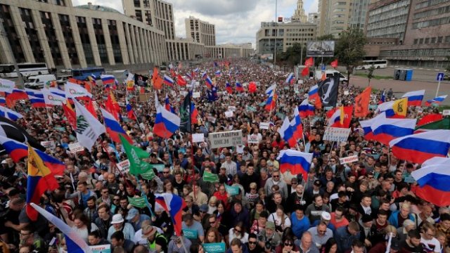 <p>
	Протест с искане за свободни и справедливи избори се проведе днес в Москва. <em>Снимка: Ройтерс</em></p>
