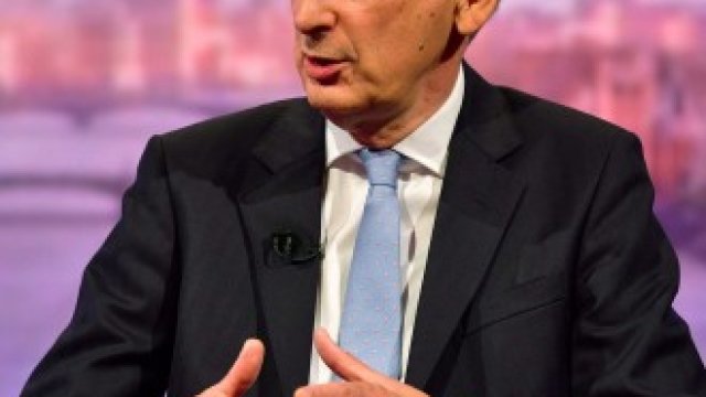 <p>
	Британският финансов министър Филип Хамънд по време на интервюто си пред ВВС.&nbsp;<em>Снимка: Ройтерс</em></p>
