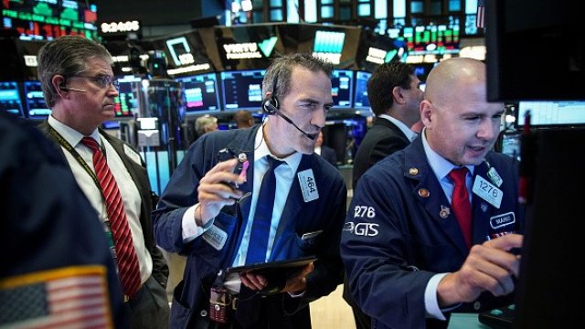 <p>
	Пода на Нюйоркската фондова борса. <em>Снимка: gettyimages</em></p>
