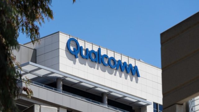Рискът за Qualcomm е Apple, която иска да използва свои компоненти