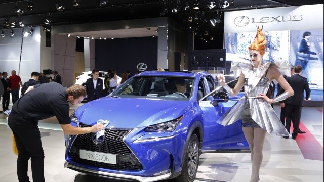 <p>
	Производителите на автомобили в Европа са изпаднали в &quot;капана на растежа&quot;, смята експертът Фердинанд Дуденхьофер. <em>Снимка: Ройтерс</em></p>
