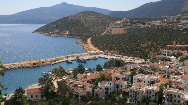 <p>
	Област Анталия привлича най-силно интереса на чужденците. <em>Снимка: freeimages.com</em></p>
