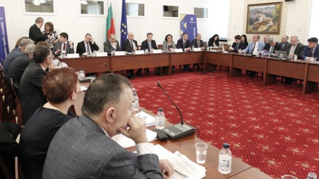 <p>
	Кметове представиха в НС предложенията си за промени в Закона за водите, 14 март 2018 г.<em> Снимка: БТА</em></p>
