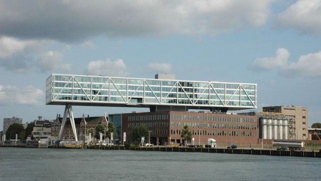 <p>
	Централата на Unilever в Ротердам<em>. Снимка: wikimedia.org</em></p>
