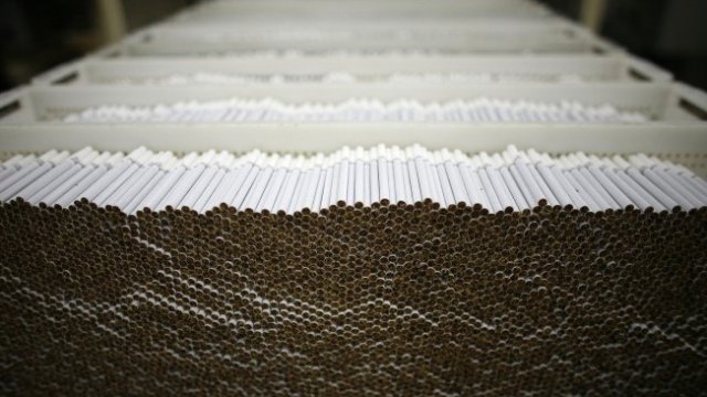 <p>
	<em>&nbsp;Холдингът отдавна не произвежда цигари.&nbsp;</em><em>Снимка: Архив Ройтерс</em><br />
	&nbsp;</p>
