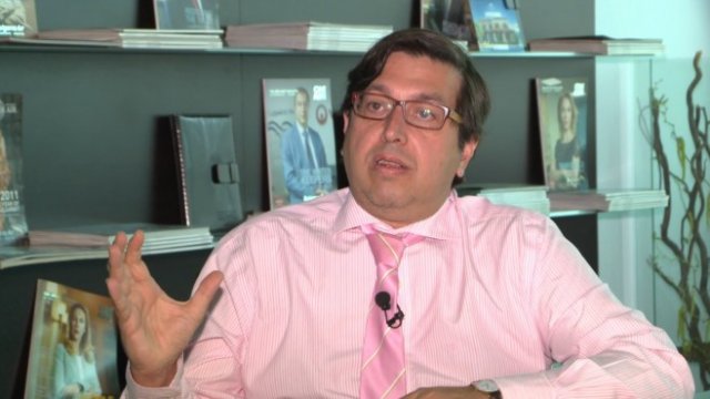 <p>
	<em>Проф. Хуан Ревуелта, генерален директор на фондация Finnova и основател на Startup Europe Accelerator. Снимка: Bloomberg TV Bulgaria</em></p>
