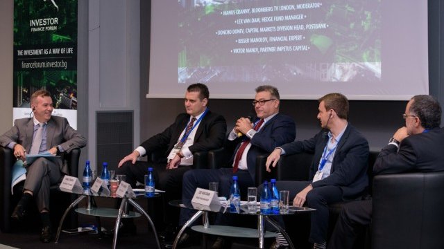 <p>
	Панелистите на втория панел. <em>Снимка: Investor.bg</em></p>
