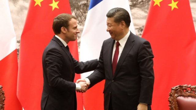 <p>
	<em>Френският президент Еманюел Макрон и китайският Си Дзинпин в Пекин. Снимка: Ройтерс</em></p>
