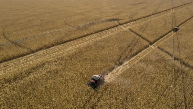 Доставките на земеделска техника са затруднени от пандемията