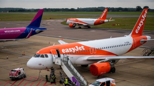 <p>
	Британската нискотарифна авиокомпания Easyjet очевидно вече е била в полезрението на конкурента си Wizz Air. <em>Снимка: Bloomberg LP</em></p>
