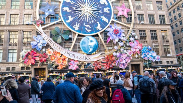 Часовникът на Dior на Пето авеню. Снимка: Robert Nickelsberg/Getty Images