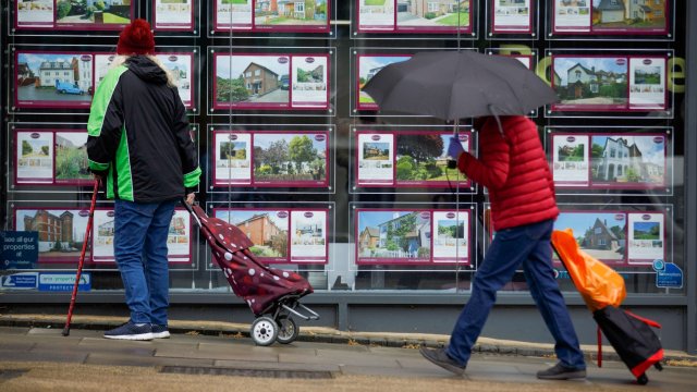 Лондон и Северна Англия са единствените области с ръст на запитванията от потенциални купувачи. Снимка: Bloomberg LP