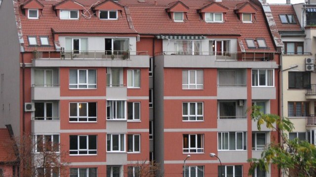 <p>
	В глобален план ръстът на цените на жилищата е най-съществен от бума през 2006-2007 г. насам, отчитат от изданието. <em>Снимка: Investor.bg</em></p>
