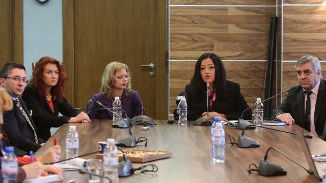 <p>
	Лиляна Павлова представи структурата и екипа на Министерството. <em>Снимка: БТА</em></p>

