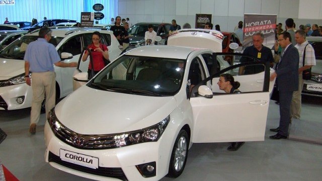 <p>
	Toyota Corolla при <strong><a href="http://automedia.investor.bg/a/0-nachalo/19773-svetovna-premiera-v-sofiia-za-novata-corolla/">световната си премиера</a></strong> на автосалона в София.<em> Снимка: Automedia.bg</em></p>
