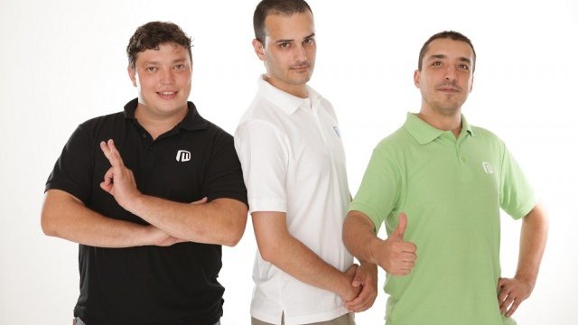 <p>
	<em>Борис, Александър и Петър. Снимка: Microweber</em></p>
