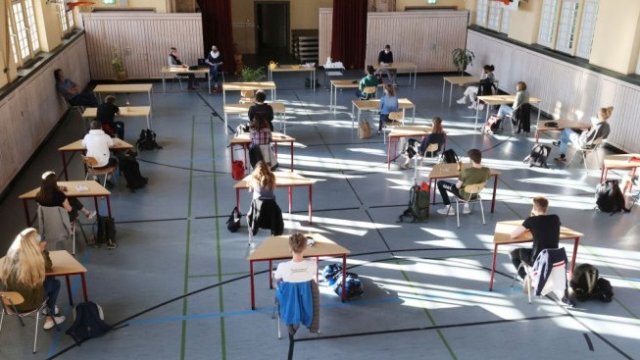 А. Александров: Пропуските на учениците ще се наваксват с повече часове за консултация