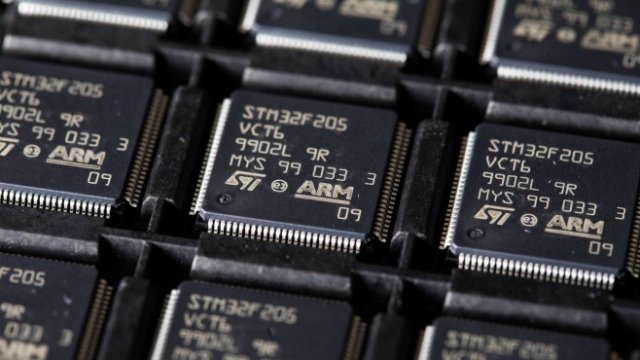 STMicroelectronics очаква недостигът на чипове да продължи до края на годината