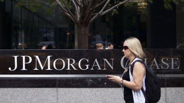 <p style="text-align: justify;">
	JPMorgan Chase блокира плащане на руското посолство в Казахстан. <em>Снимка: Ройтерс</em></p>
