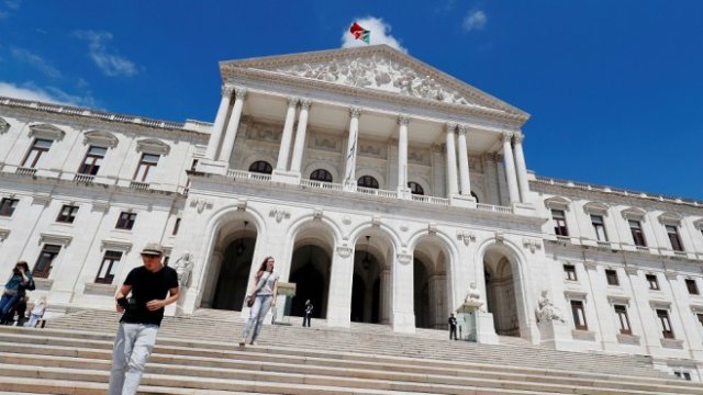 <p>
	Сградата на парламента в Лисабон. <em>Снимка: Архив Ройтерс</em></p>
