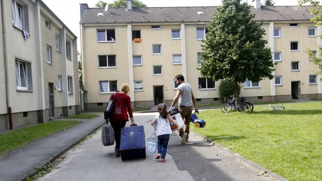 <p>
	Заради все по-големия брой имигранти Германия се нуждае от все повече жилища. <em>Снимка: архив Ройтерс</em></p>
