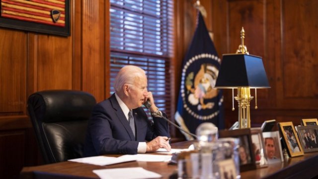 <p>
	<em>&nbsp;Снимка: EPA/Adam Schultz / The White House /</em></p>
