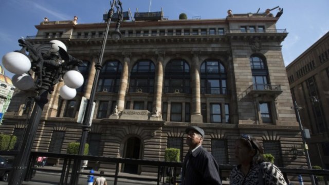 <p>
	Сградата на Централната банка на Мексико. <em>Снимка: Bloomberg LP</em></p>
