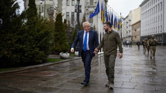 <p>
	<em>Борис Джонсън и Володимир Зеленски в Киев. Снимка:&nbsp;President.gov.ua</em></p>

