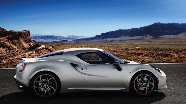 <p>
	Най-новият модел на Alfa Romeo - 4C. <em>Снимка: Alfa Romeo</em></p>

