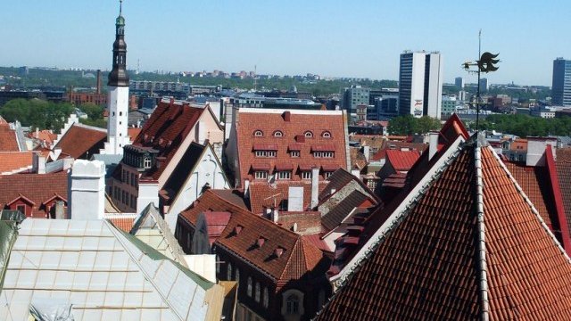 <p>
	Изглед към столицата на Естония Талин. Страната е втора в класацията по годишен ръст на цените на жилищата. <em>Снимка: aginorz. Лиценз: <a href="http://creativecommons.org/" target="_blank"><strong>Creative Commons</strong></a></em></p>
